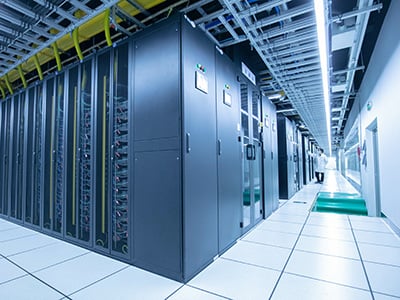 Serverraum als Anwendungsfall für energieeffiziente Kühlung in Rechenzentren